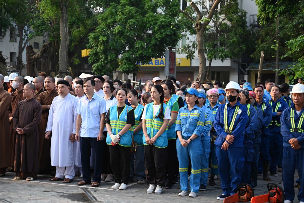 Phát động toàn dân tham gia tổng vệ sinh môi trường