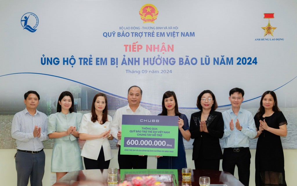 Tiếp nhận ủng hộ và hỗ trợ kịp thời trẻ em vùng lũ