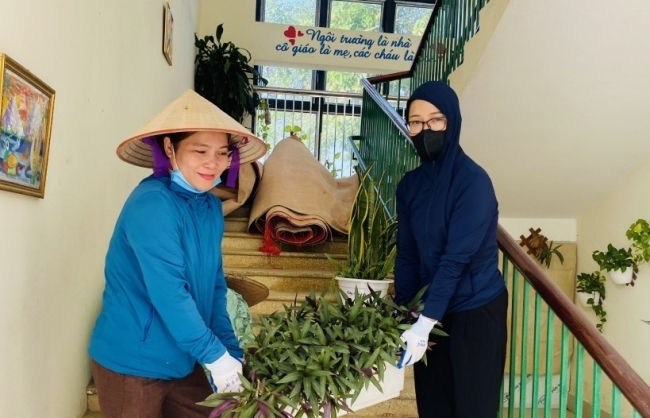 Cùng tổng dọn vệ sinh cho quê hương trở lại tươi đẹp