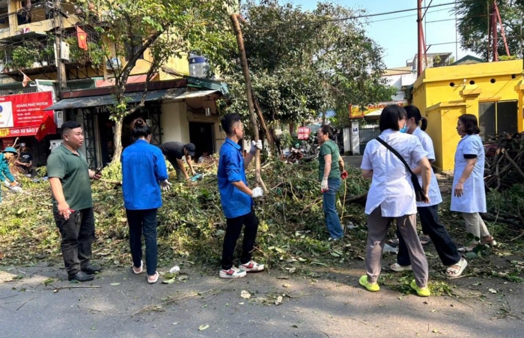 Quận Hai Bà Trưng đồng loạt ra quân tổng vệ sinh môi trường