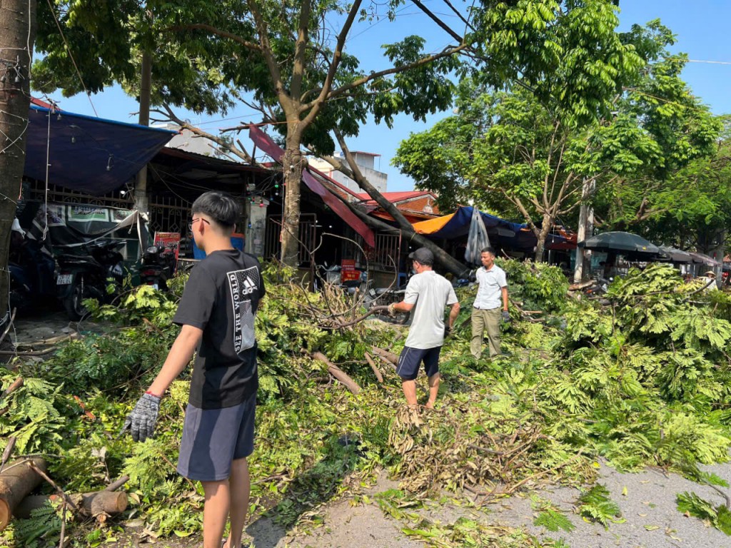 Toàn dân vệ sinh môi trường, khắc phục hậu quả mưa bão