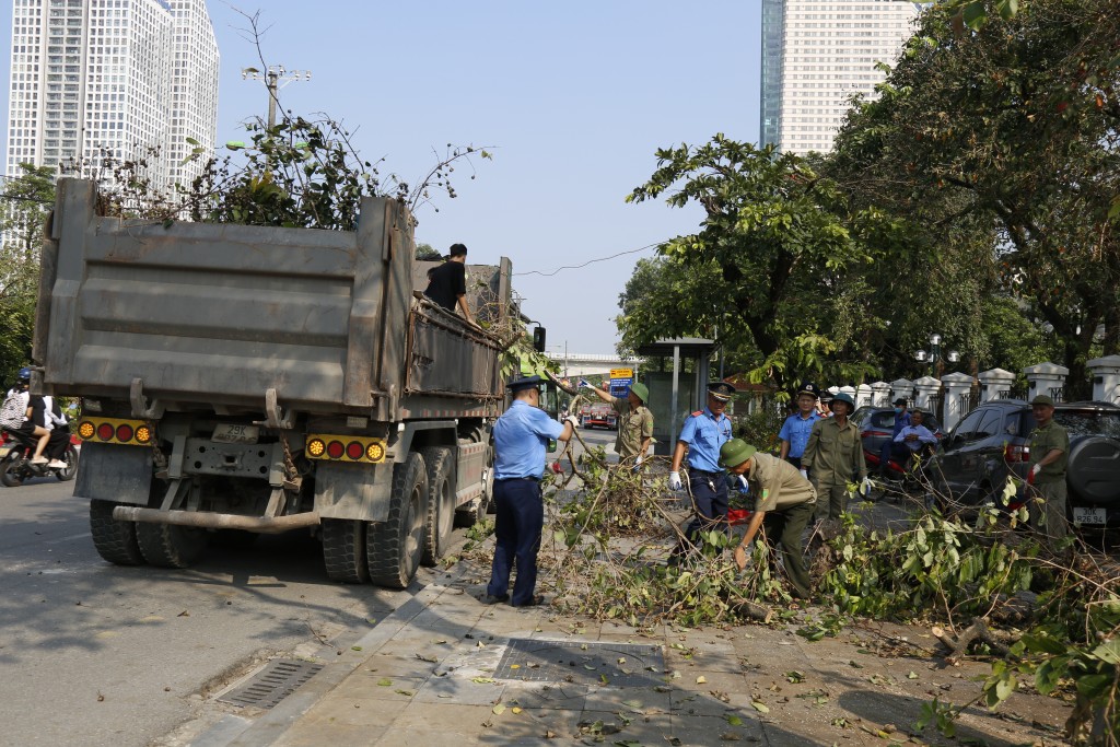 Toàn dân vệ sinh môi trường, khắc phục hậu quả mưa bão