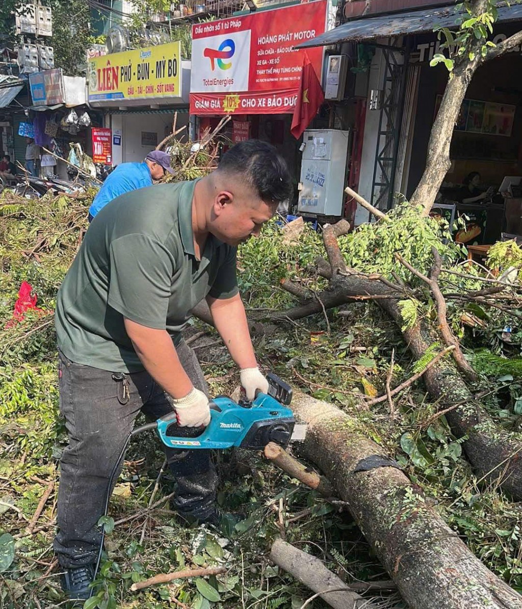 Quận Hai Bà Trưng đồng loạt ra quân tổng vệ sinh môi trường