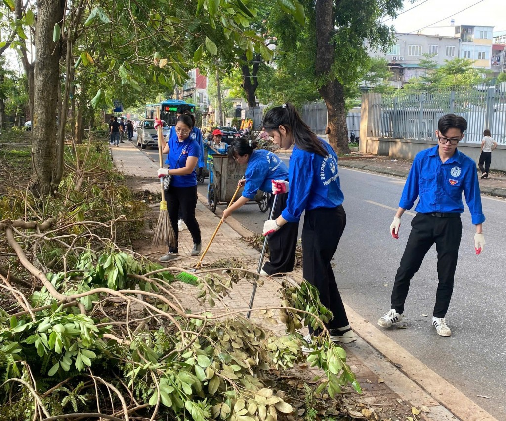 Quận Hai Bà Trưng đồng loạt ra quân tổng vệ sinh môi trường