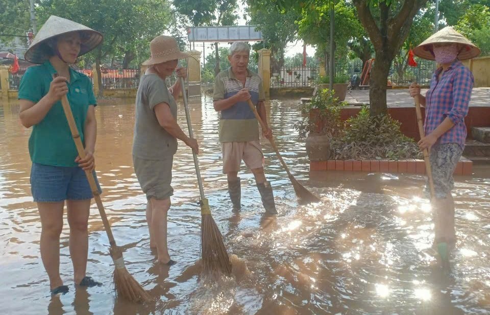 Huyện Thanh Trì huy động gần 2.000 phụ nữ vệ sinh môi trường