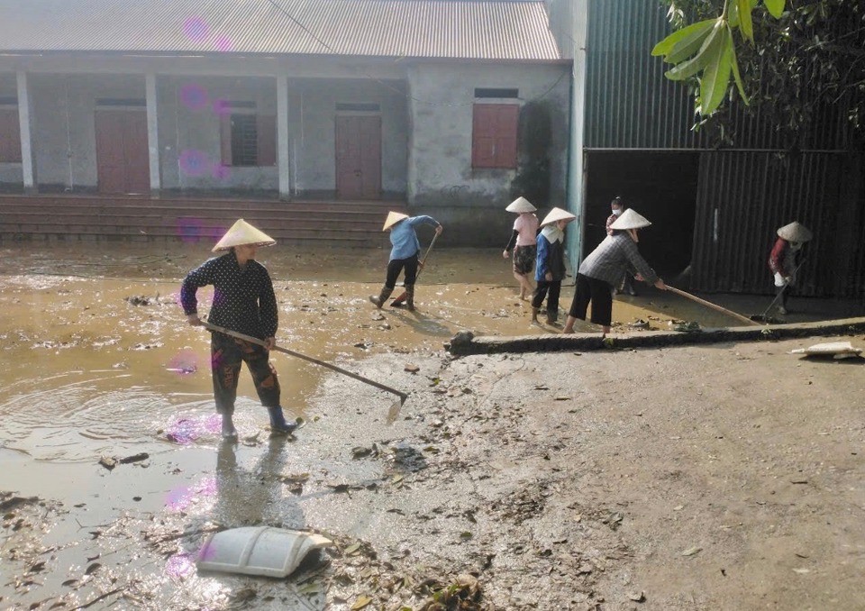 Huyện Sóc Sơn huy động nhân lực vệ sinh môi trường sau bão lũ