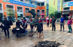 Tuổi trẻ Hà Nội vệ sinh môi trường, khắc phục hậu quả sau bão