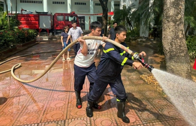 Huyện Gia Lâm huy động lực lượng, ra quân dọn vệ sinh môi trường