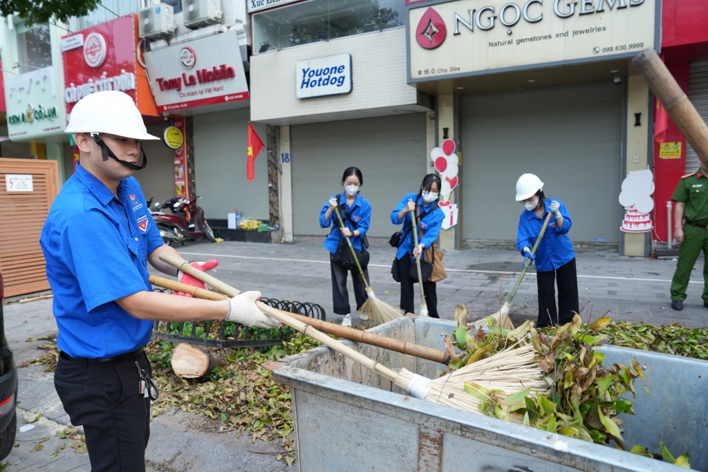 Tuổi trẻ Đống Đa chung sức tái thiết thành phố sau bão