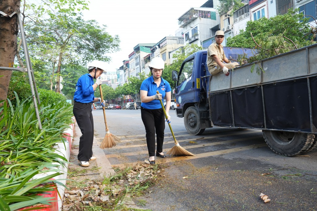 Tuổi trẻ Đống Đa chung sức tái thiết thành phố sau bão