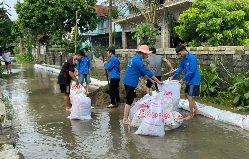 Huyện Chương Mỹ: Hỗ trợ bà con ổn định đời sống sau cơn bão