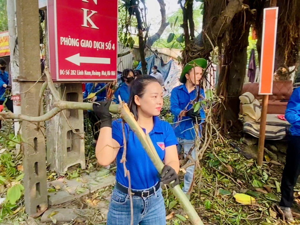 Chung tay chia sẻ với người dân khó khăn, thanh niên tình nguyện