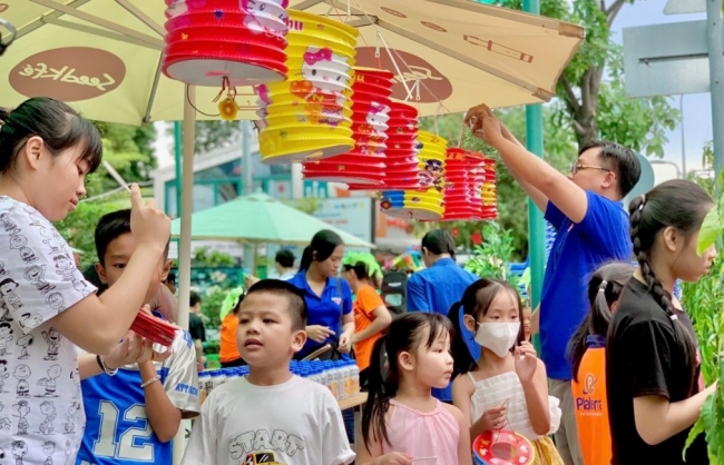 TP Hồ Chí Minh: Vui Trung thu nhưng không quên chia sẻ