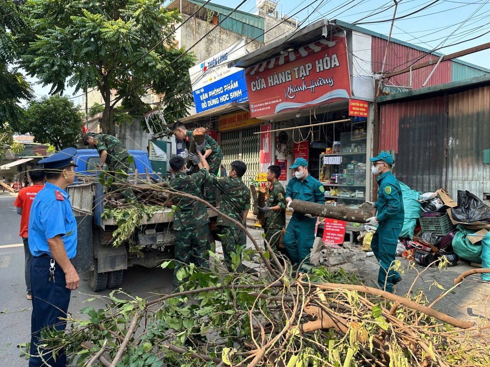 Huy động 10.307 cán bộ, chiến sĩ hỗ trợ Nhân dân tổng vệ sinh