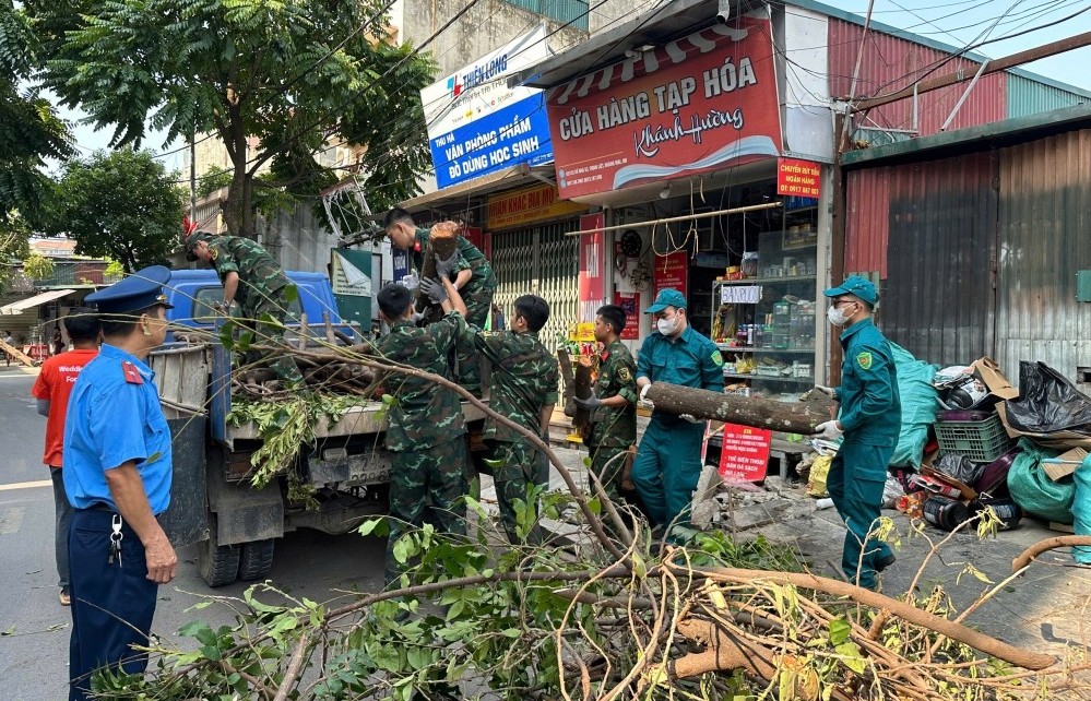 Huy động 10.307 cán bộ, chiến sĩ hỗ trợ Nhân dân tổng vệ sinh