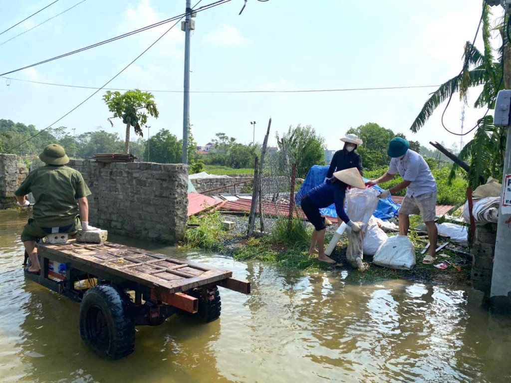 Hướng dẫn người dân xử lý môi trường, phòng chống dịch bệnh mùa mưa lũ