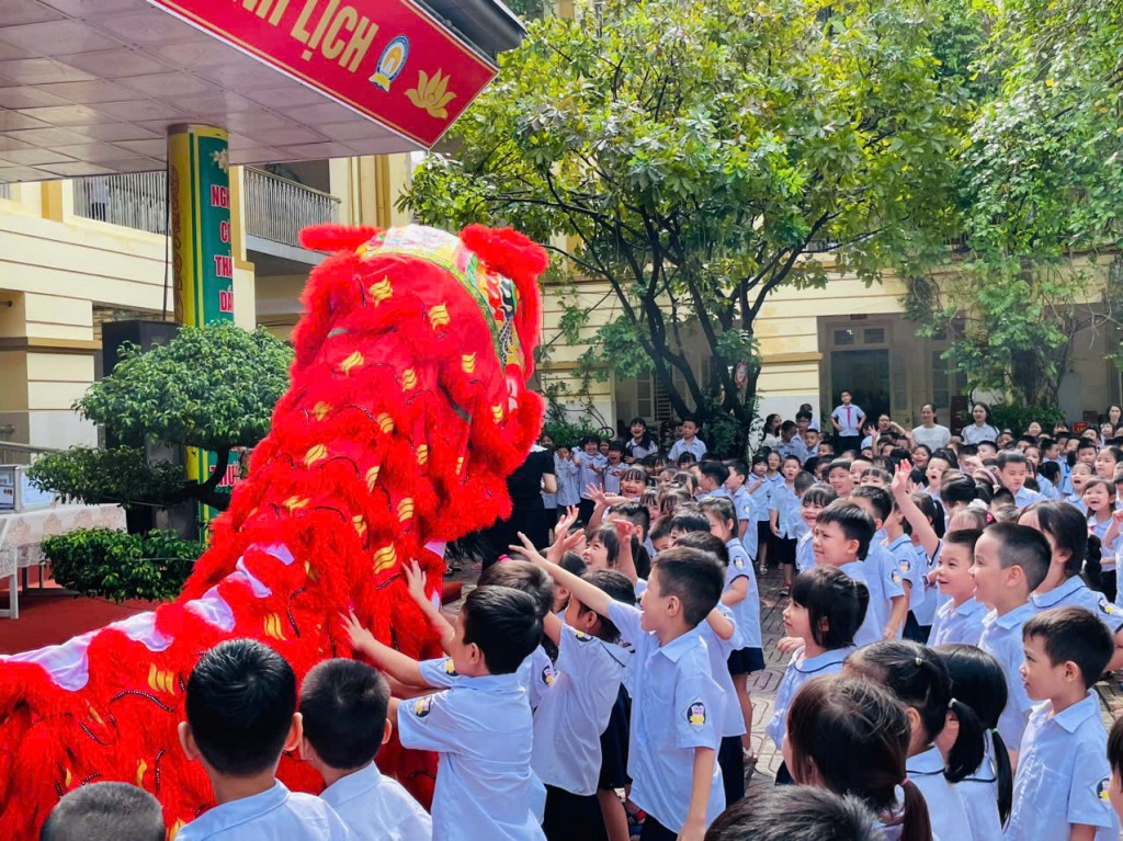 “Trung thu lan tỏa yêu thương” sẻ chia với đồng bào vùng lũ