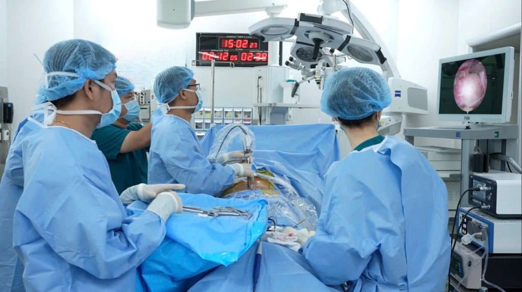 Phẫu thuật viên của Trung tâm Chấn thương Chỉnh hình và Cột sống Hoàn Mỹ