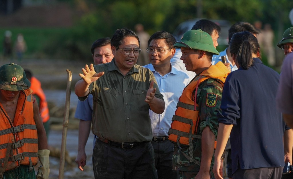 Thủ tướng Phạm Minh Chính đến hiện trường vụ lũ quét ở thôn Làng Nủ (xã Phúc Khánh, huyện Bảo Yên, tỉnh Lào Cai)