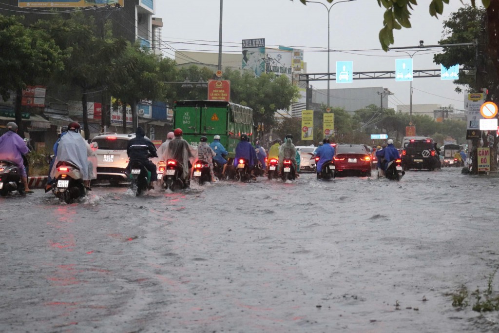 Mưa lớn ngày 18/9 Mưa lớn đã gây ngập nhiều tuyến đường ở thành phố Đà Nẵng