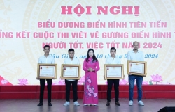 Quận Cầu Giấy vinh danh những "bông hoa" người tốt, việc tốt