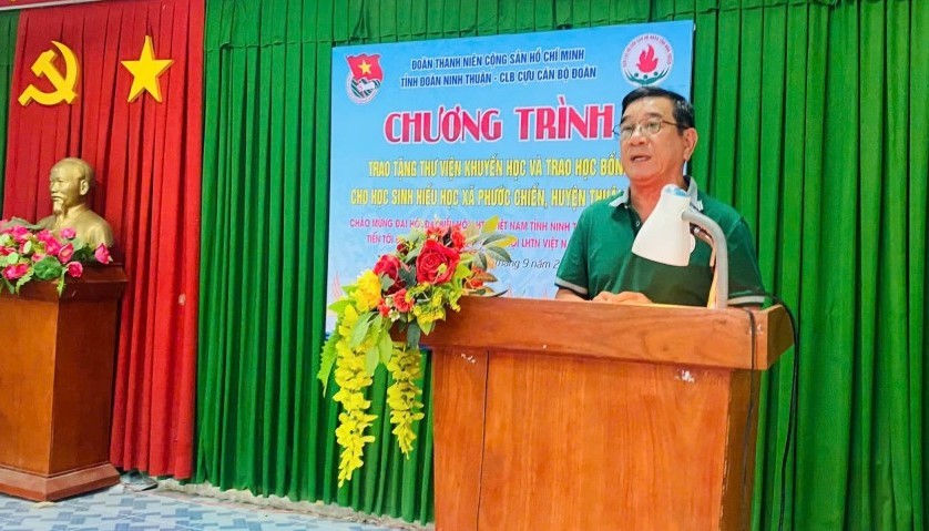 Đồng chí Nguyễn Văn Ngọt , Nguyên Bí thư Tỉnh đoàn - Trưởng ban liên lạc Cựu cán bộ Đoàn tỉnh Ninh Thuận phát biểu.