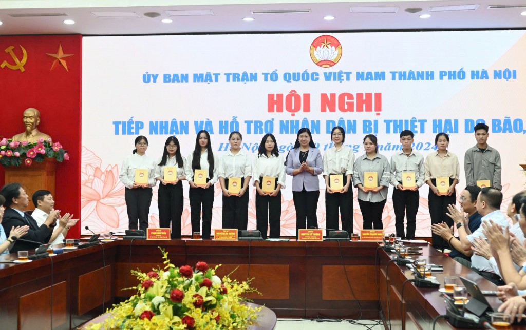 Hà Nội hỗ trợ 628 sinh viên các tỉnh bị ảnh hưởng bão, lũ