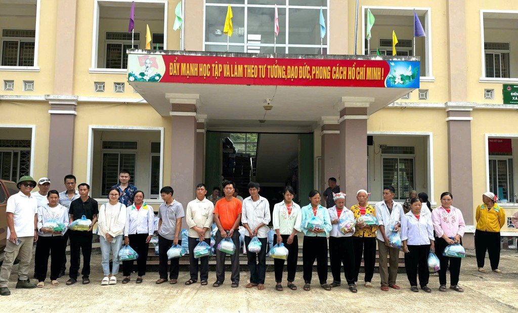 100 suất quà trao tại Vũ Nông- Nguyên Bình- Cao Bằng 18.9.2024