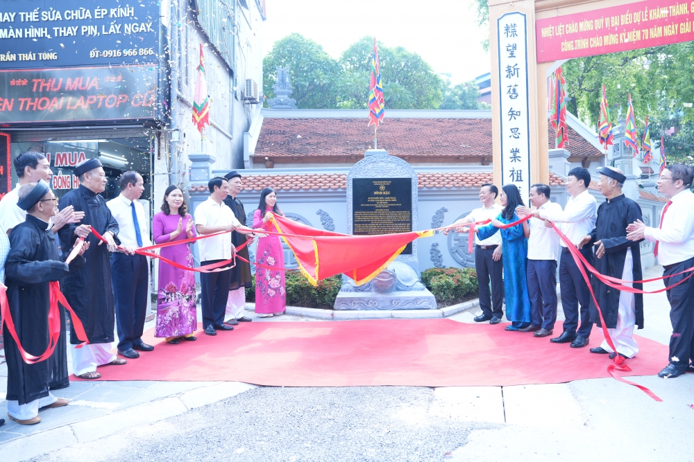 Quận Cầu Giấy: Khánh thành và gắn biển công trình tu bổ tôn tạo Đình Hậu