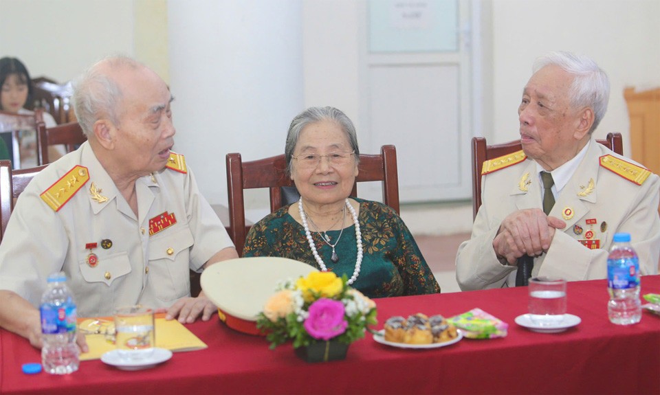 Các nhân chứng lịch sử tham gia tọa đàm 