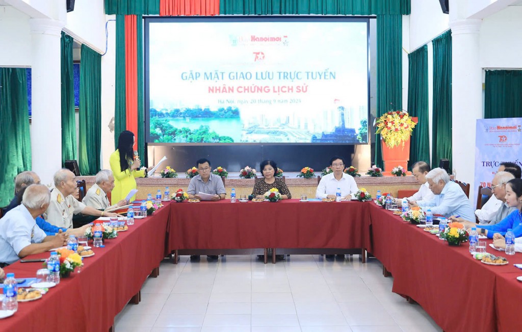 Quang cảnh cuộc gặp mặt, giao lưu trực tuyến.