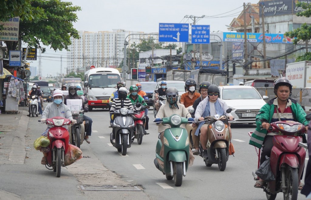 Năm 2023, Nghị quyết 98 của Quốc hội về thí điểm một số cơ chế, chính sách đặc thù phát triển TP Hồ Chí Minh, cho phép thành phố đầu tư dự án BOT với công trình nâng cấp, mở rộng đường hiện hữu. Trên cơ sở này, tháng 9/2023, HĐND TP Hồ Chí Minh thông qua chủ trương đầu tư mở rộng Quốc lộ 13 (từ cầu Bình Triệu đến đường giáp ranh tỉnh Bình Dương) dài gần 6km theo hình thức BOT