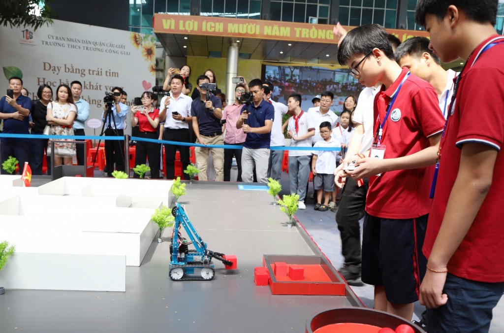 Sôi nổi chung kết cuộc thi Robotics quận Cầu Giấy năm 2024