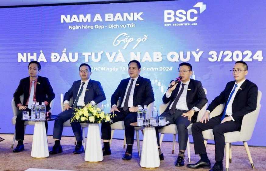 Nam A Bank gặp gỡ trực tuyến nhà đầu tư, sẵn sàng bứt phá