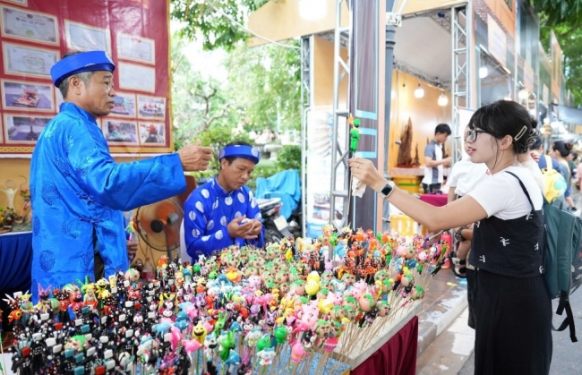 Giới trẻ hào hứng tham gia các hoạt động tại Festival Thu Hà Nội