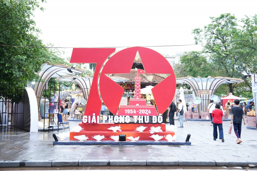 Du khách hào hứng trải nghiệm tại Festival Thu Hà Nội 2024