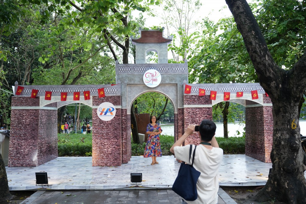 Du khách hào hứng trải nghiệm tại Festival Thu Hà Nội 2024