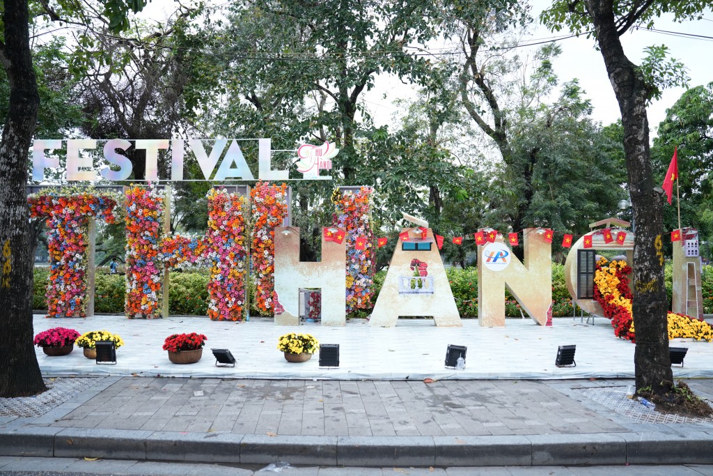 Du khách hào hứng trải nghiệm tại Festival Thu Hà Nội 2024