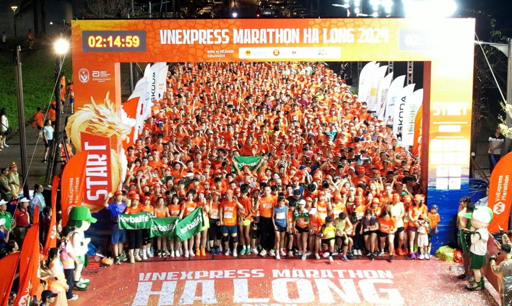 9.000 runner đội mưa chinh phục Giải VnExpress Marathon Amazing Halong 2024