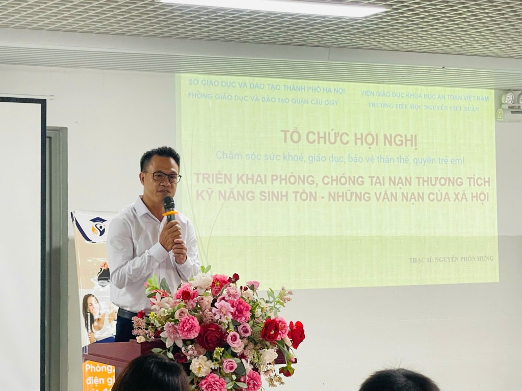 Thạc sĩ Nguyễn Phồn Hưng – Chuyên gia của viện An toàn Khoa học Giáo dục Việt Nam tập huấn