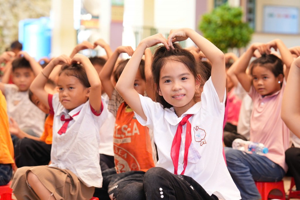 Các em học sinh vùng lũ Bắc Hà, tỉnh Lào Cai