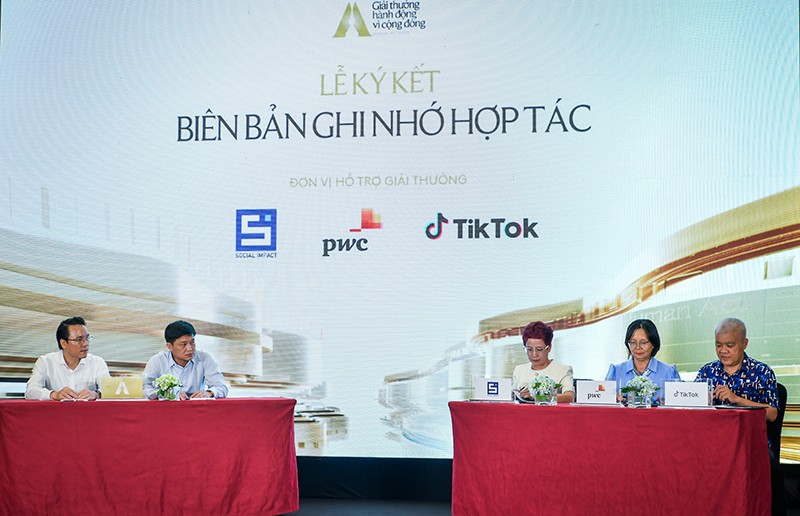 Đại diện các đơn vị ký kết biên bản ghi nhớ hỗ trợ giải thưởng Hành động vì Cộng đồng - Human Act Prize mùa thứ hai – 2024 Đại diện các đơn vị ký kết biên bản ghi nhớ hỗ trợ giải thưởng Hành động vì Cộng đồng - Human Act Prize mùa thứ hai – 2024
