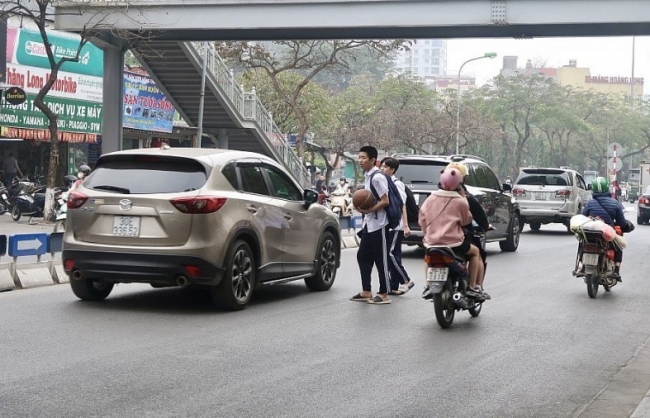 Đầu tư thêm cầu vượt đi bộ và bài toán phát huy hiệu quả