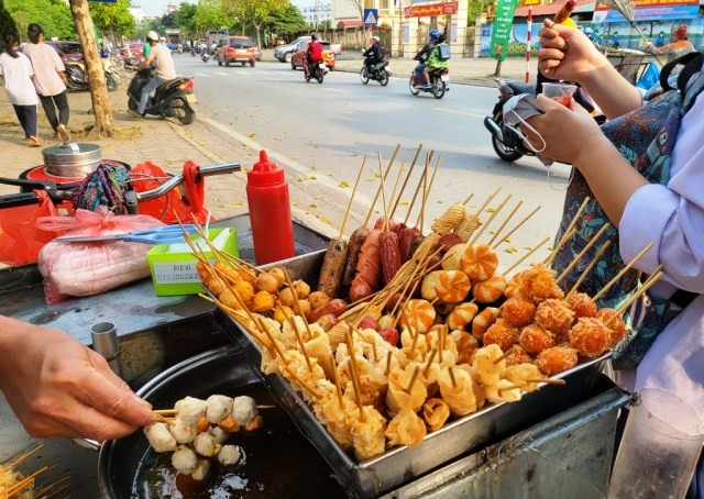 Tăng cường kiểm soát an toàn thực phẩm trong và xung quanh trường học