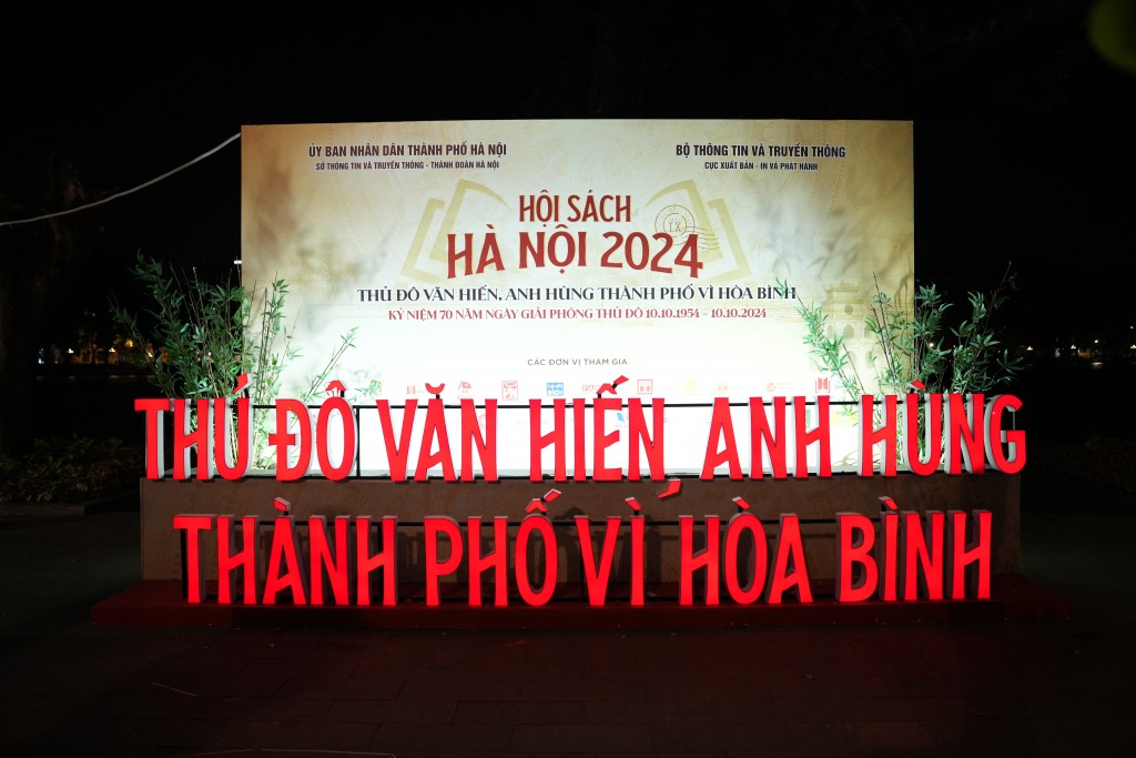 Hàng nghìn người tới trải nghiệm Hội sách Hà Nội năm 2024