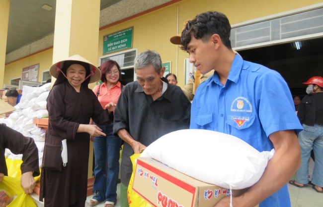 Chung tay xoa dịu đau thương cho người dân Tây Bắc