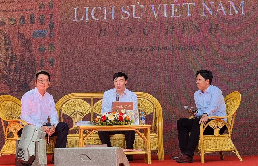 "Lịch sử Việt Nam bằng hình" sẽ có phiên bản tiếng Anh