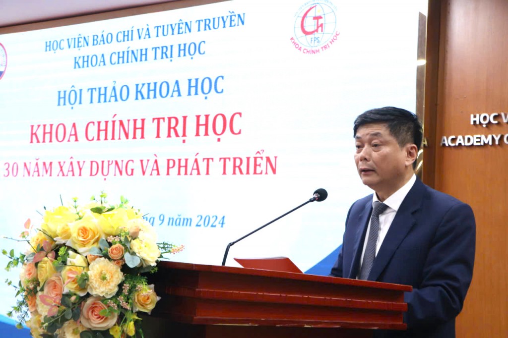 PGS.TS Phạm Minh Sơn - Phó Bí thư Đảng uỷ, Giám đốc Học viện Báo chí và Tuyên truyền phát biểu tại chương trình