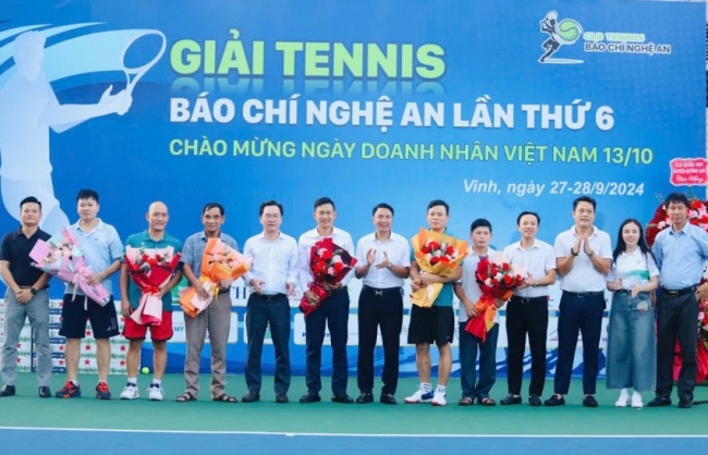 Gần 300 vận động viên tham dự Giải Tennis Báo chí Nghệ An