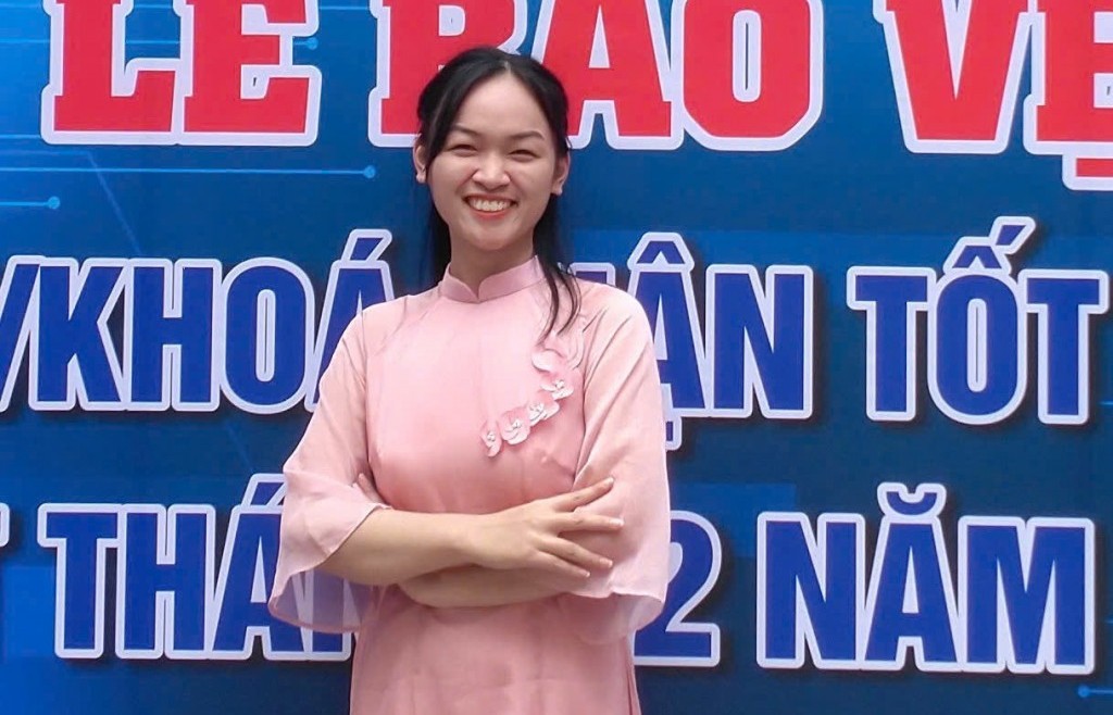 Nữ thủ khoa dành trái ngọt trong học tập cho người mẹ ung thư